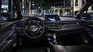 «Тойота» показала интерьер конкурента Nissan Juke